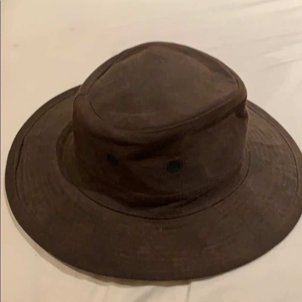 Men’s brown Orvis hat